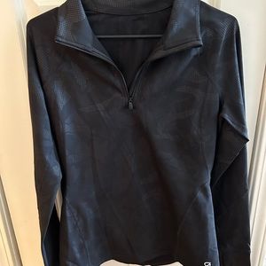 GAPFit Scuplt Compression Top in size Medium